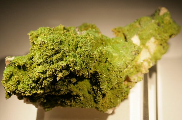 Pyromorphite on barite