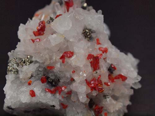 Quartz crystals with realgar crystals (realgar crystal size 0,5cm) on it and sphalerite crystals.<br>Size 5cm x 5,5cm x 4cm