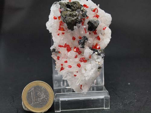 Quartz crystals with realgar crystals on it and sphalerite crystals (sphalerite crystal size 1,5x1,5 cm).<br>Size 4cm x 7cm x 2cm