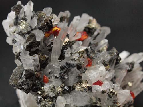 Quartz crystals with realgar crystals on it and sphalerite crystals.<br>Size 7cm x 7,5cm x 3cm